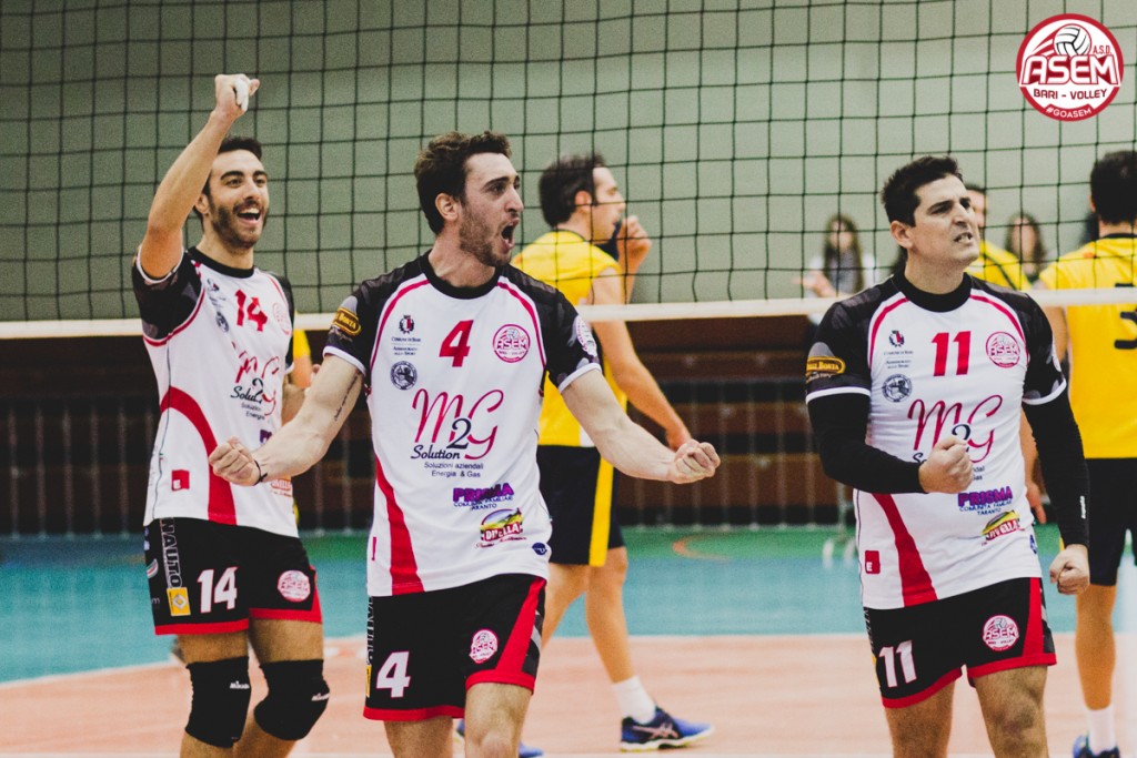 L'esultanza nel match contro Raffaele Lamezia (Foto R. Loiacono)